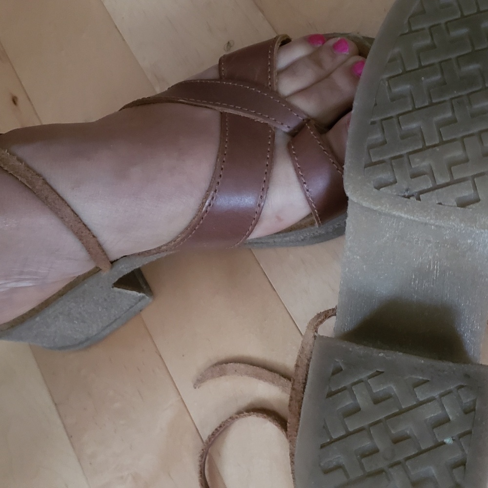 Vintage 👋👋 FUN🎶🎵 Tie up sandles  🔥🔥